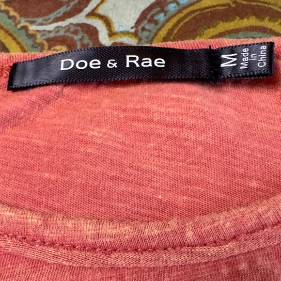 Doe & Rae Rust Cold Shoulder Ruffle Hem Boutique Top Size Medium NWT - Picture 6 of 7